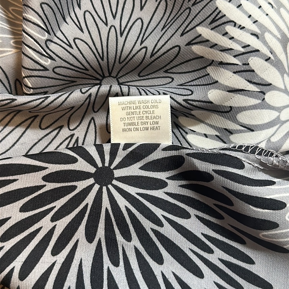 Short sleeve Dress barn women’s flowy top - Picture 5 of 5